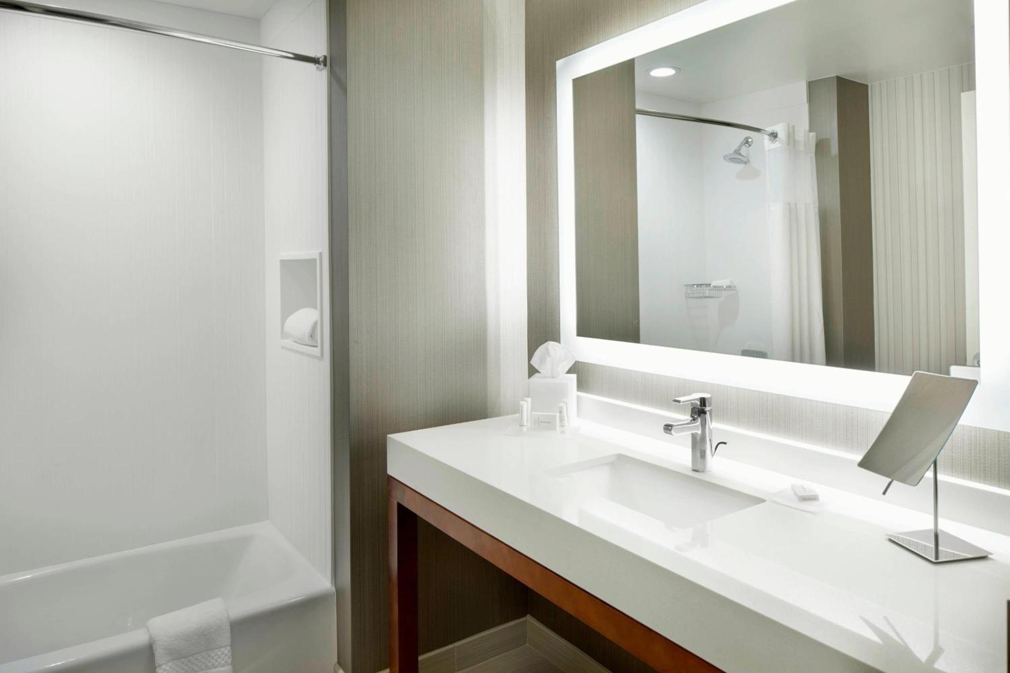 Hotel Courtyard By Marriott Houston Intercontinental Airport Esterno foto